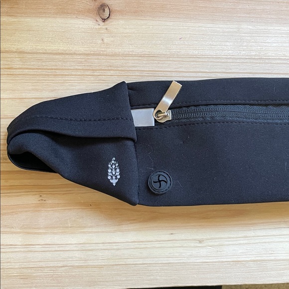 NEW Free People Movement Fast And Free Running Belt Black - Picture 2 of 6